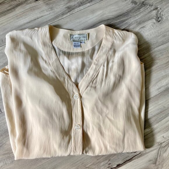 Spenser Jeremy Large SILK Long Sleeve, V-Neck, Button Up Blouse - Picture 2 of 4